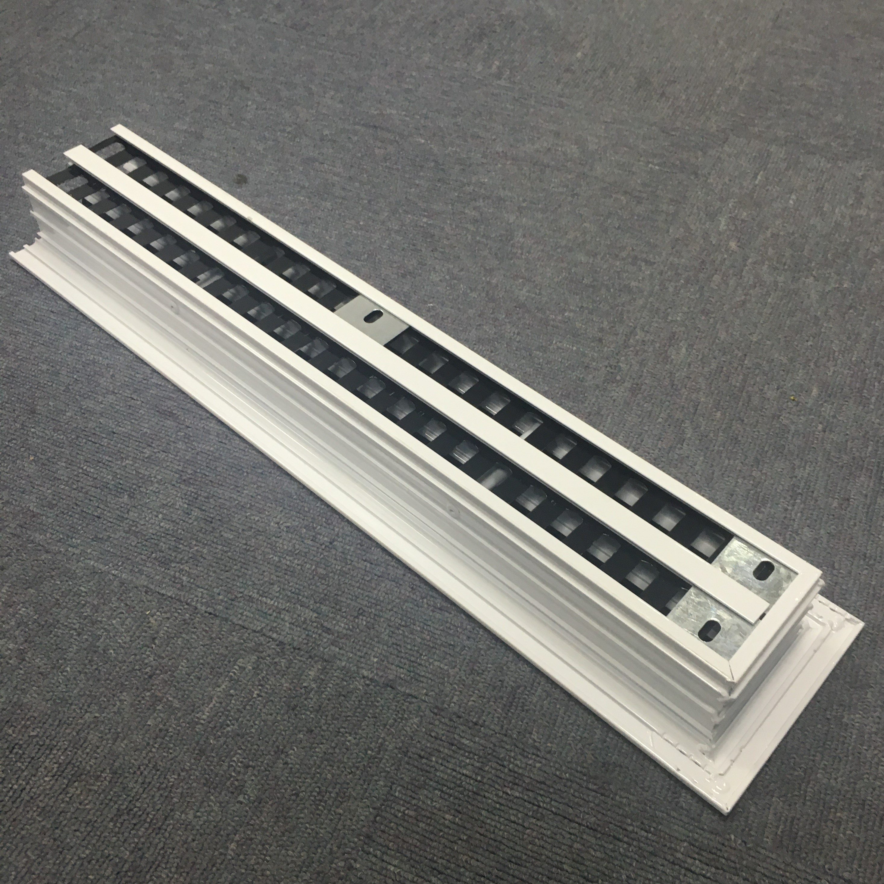 Airmaster  Linear slot diffuser- with removable pattern control device