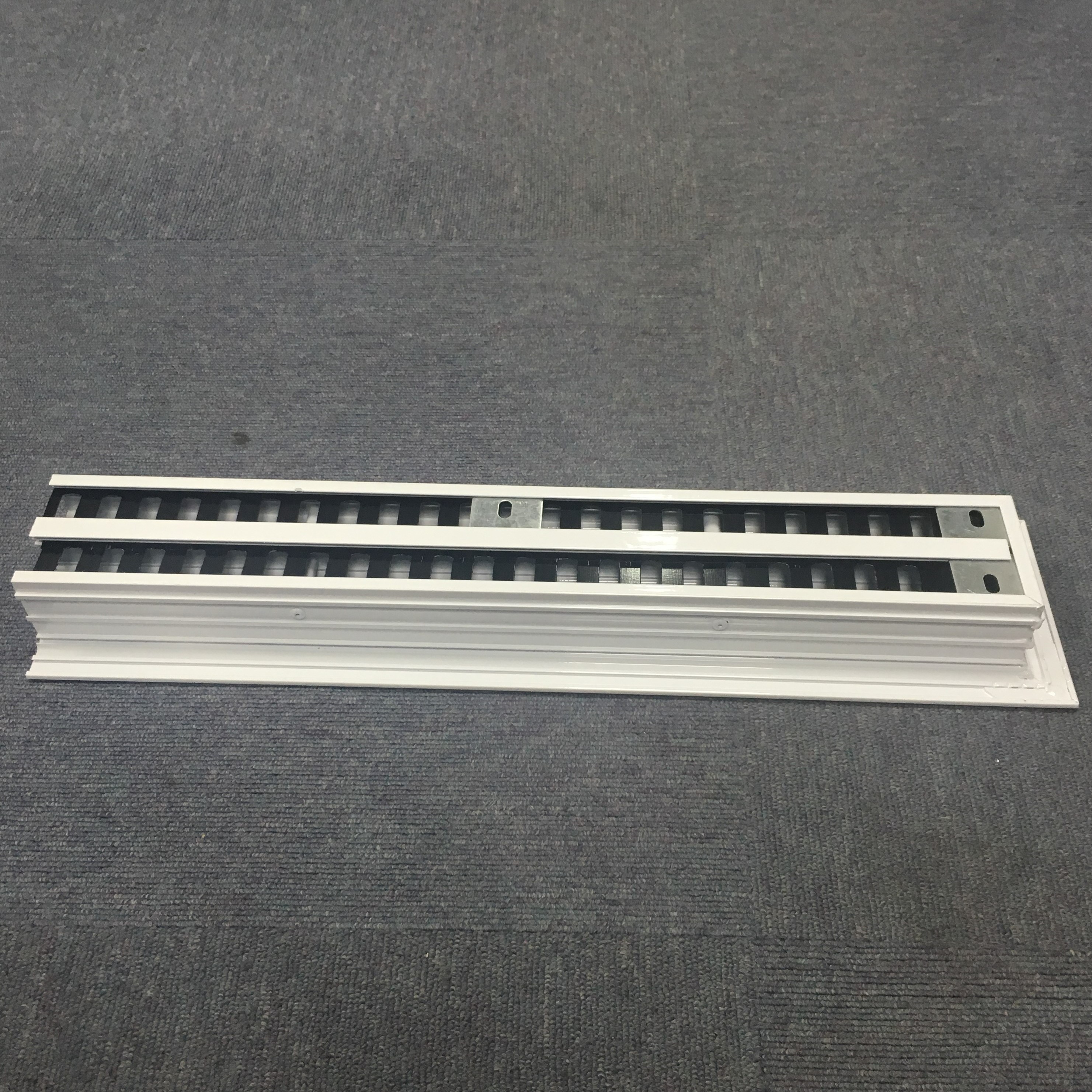 Airmaster  Linear slot diffuser- with removable pattern control device